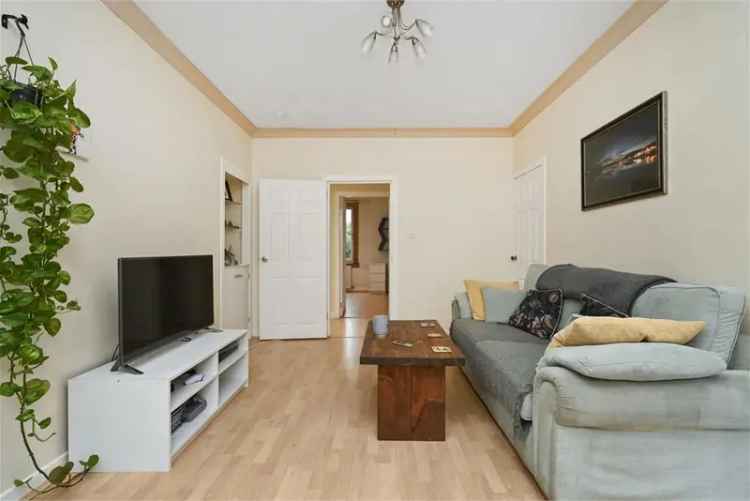 3 Bed Flat - Lower with 1 Reception Room