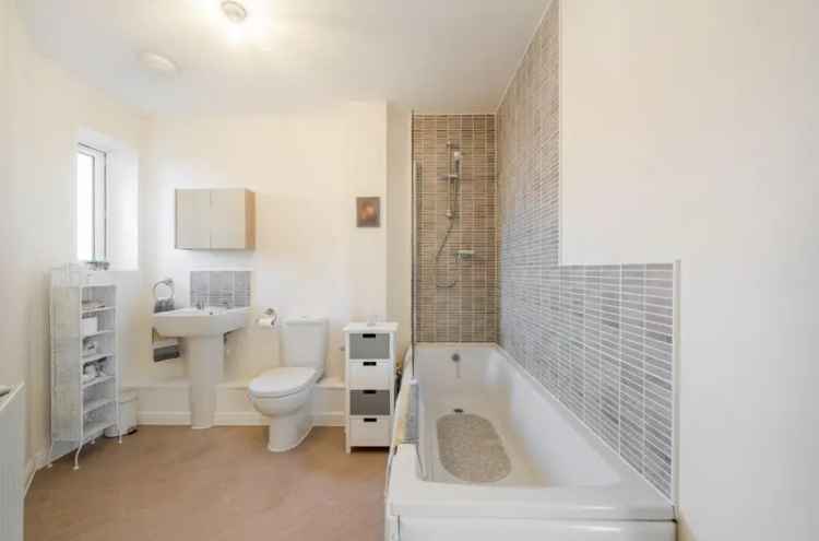 2 Bed Flat for Sale Halter Way Share of Freehold Garage Parking