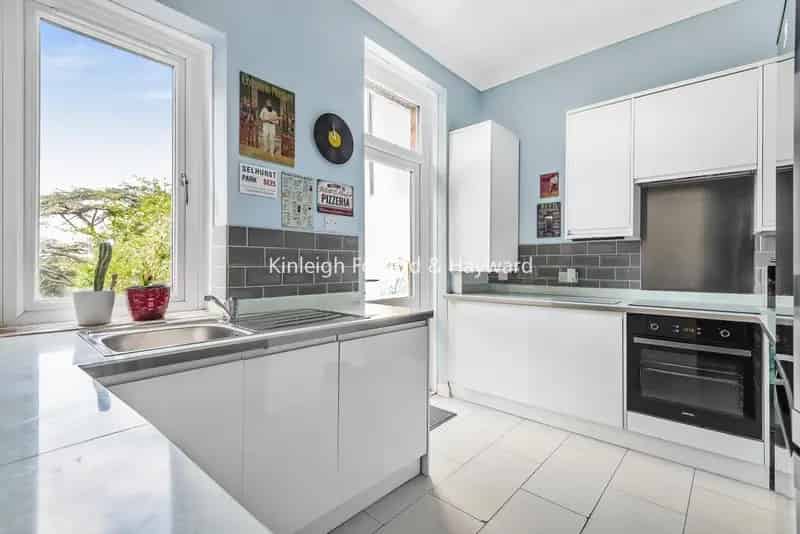 Chain Free Victorian Conversion Ground Floor Garden Flat