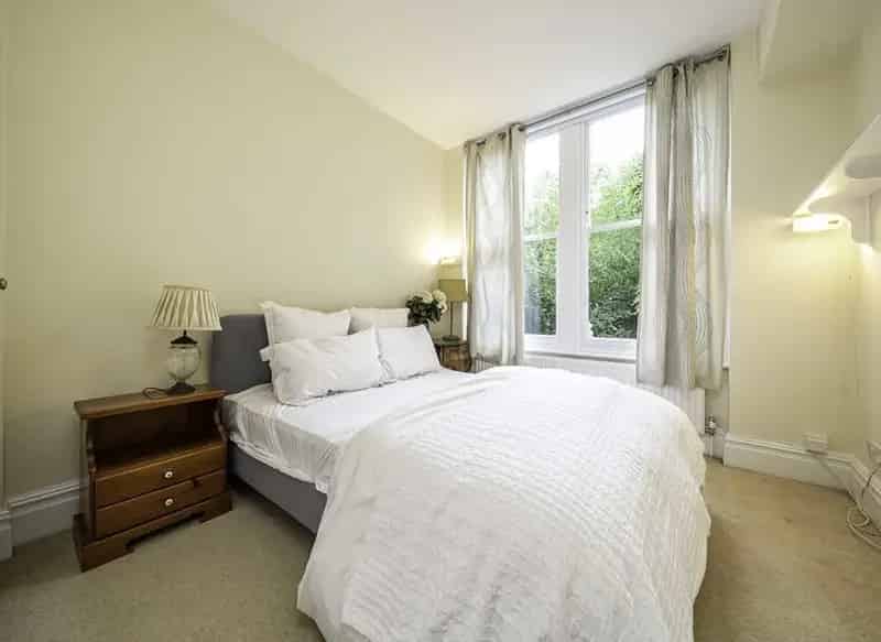 3 Bedroom Mansion Apartment with Private Garden near River Thames