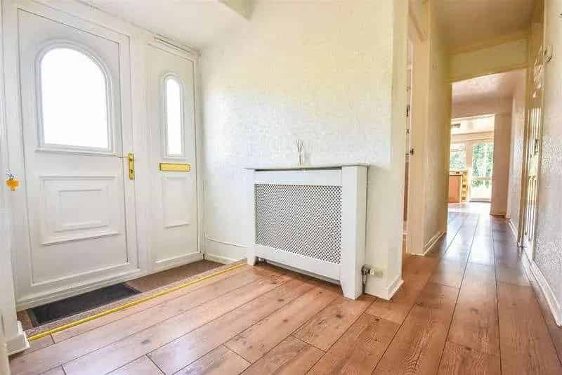 2 Bed Semi-Detached Bungalow Extended South Facing No Onward Chain