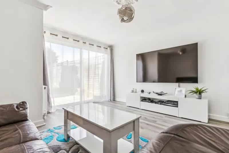 3 Bedroom Family Home Freehold Private Garden Off Street Parking