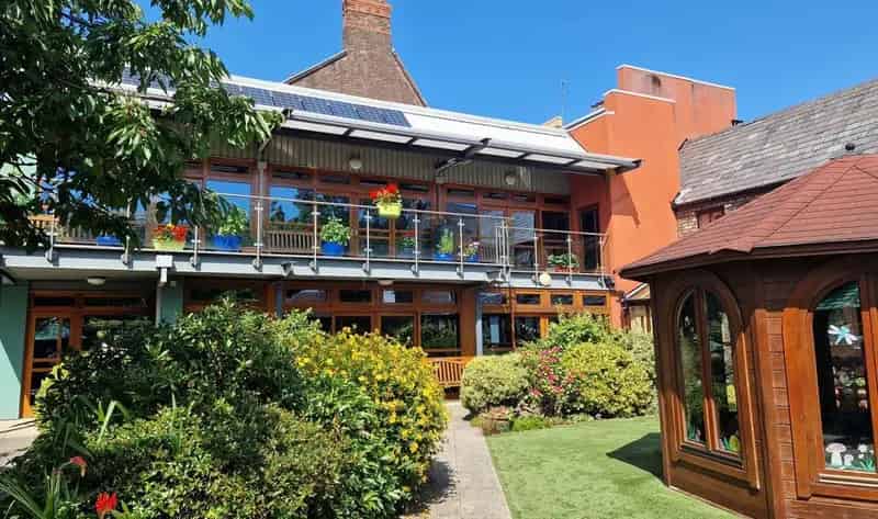 Georgian Townhouse with Garden Ideal for Educational Use