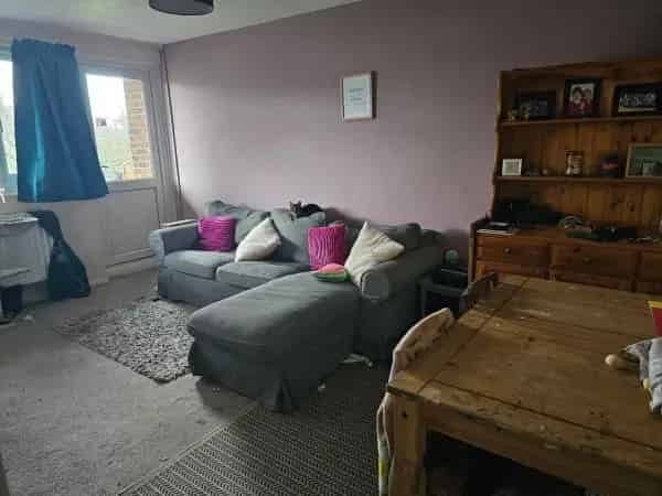3 Bed First Floor Flat Near Amenities and Schools