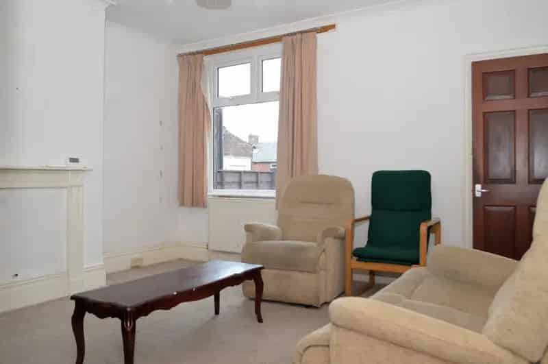 2 Bedroom Mid Terrace House For Sale