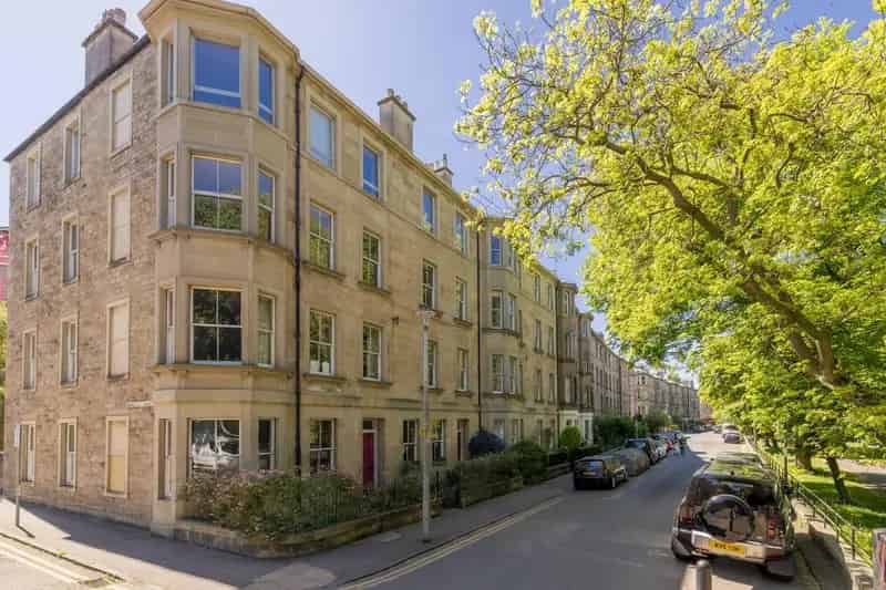 4 Bedroom Flat for Sale in Marchmont Edinburgh