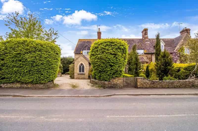 4 Bedroom End of Terrace House for Sale