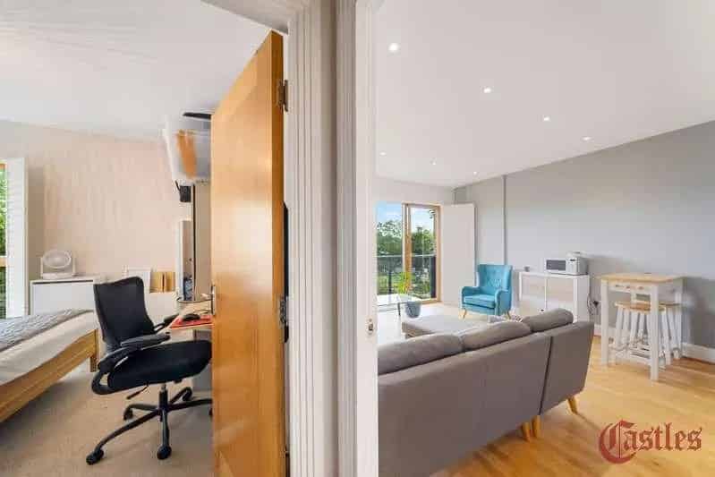 2 Bed Flat for Sale in Clapton Paradise Park