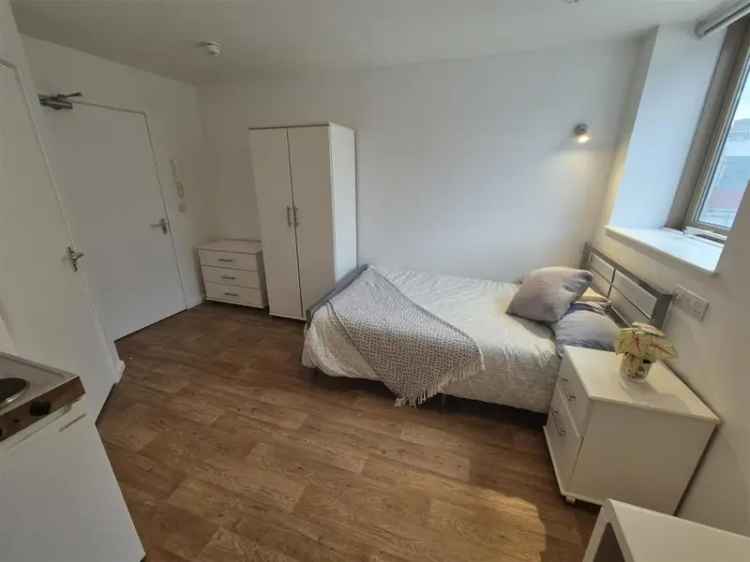 Studio Flat in Lansdowne Bracken House