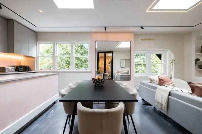 3 Bedroom Apartment near Primrose Hill Park