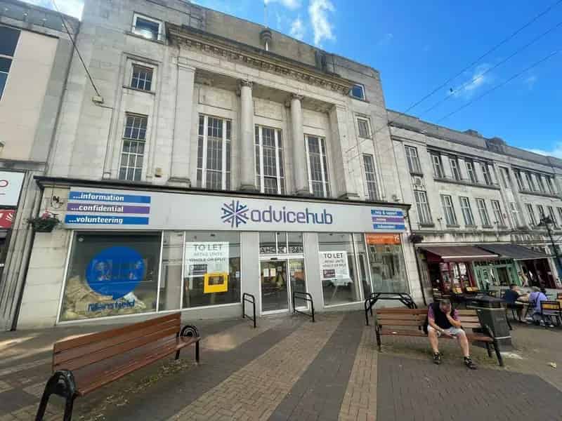 Mansfield Town Centre Retail Unit 1400 Sq Ft Newly Refurbished