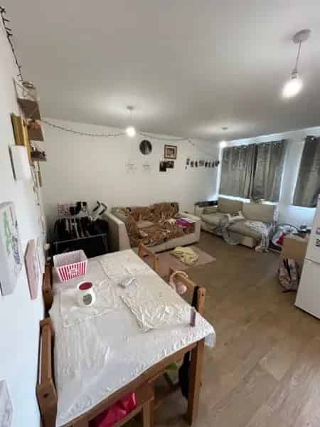 New Build 1 Bedroom Flat Near Town Centre and Hospital