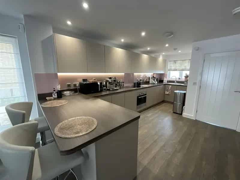 2 Bedroom Semi Detached House For Sale Near London