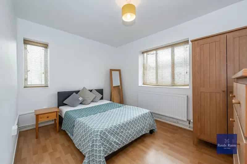 2 Bedroom Flat to Rent London SE11 New China Walk Estate