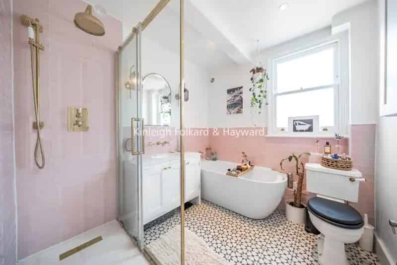 Clapham Old Town 2 Double Bedroom Period Property with Private Garden