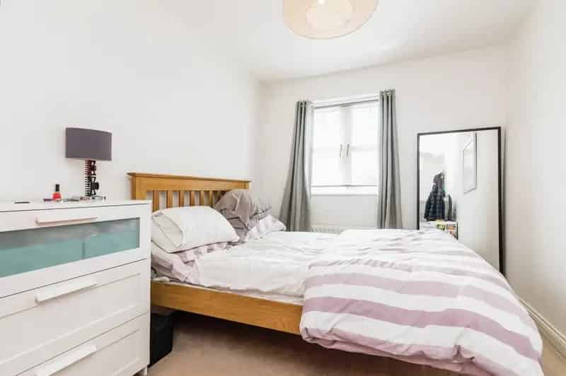 2 Bed 1st Floor Apartment Near Transport Links