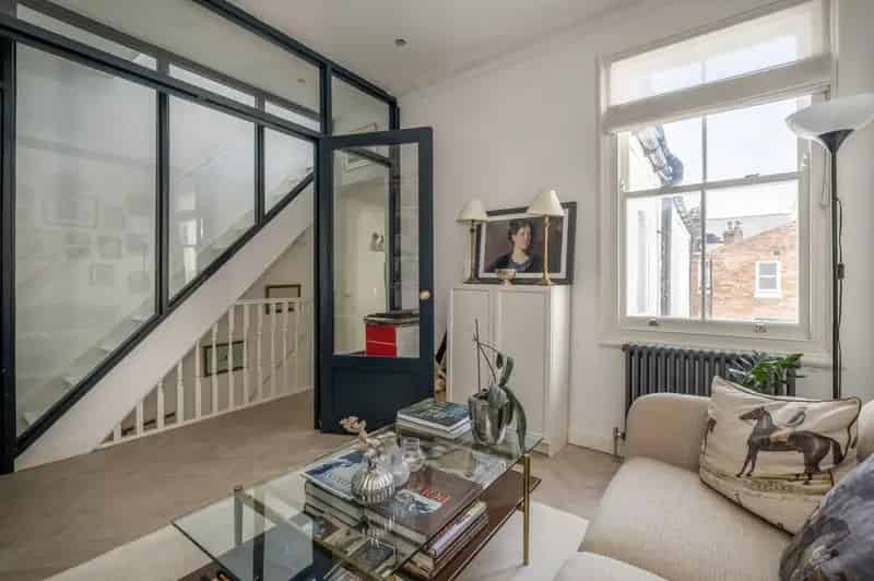3 Bedroom Flat for Sale in Sands End, Chelsea