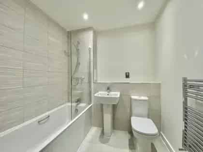 2 Bedroom Apartment in London Near Hayes & Harlington Station