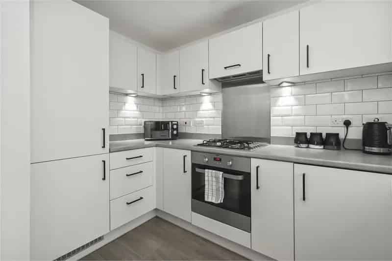 2 Bed Terraced House High Spec Interior Landscaped Garden Allocated Parking