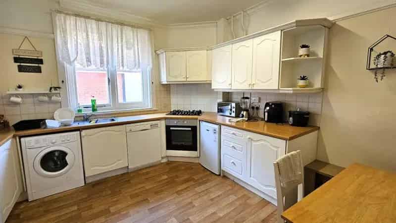 8 Bedroom Flat for Sale Character Property Home Income
