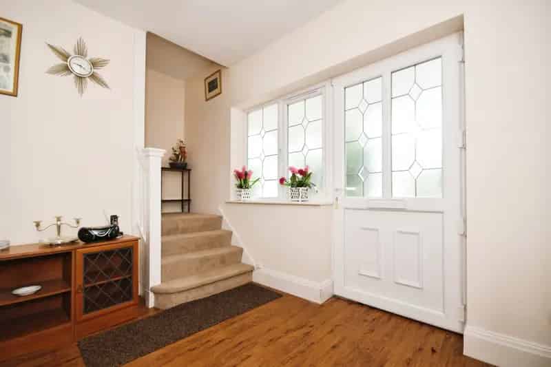 4-Bedroom Detached Home with Accessibility Features and Large Garden