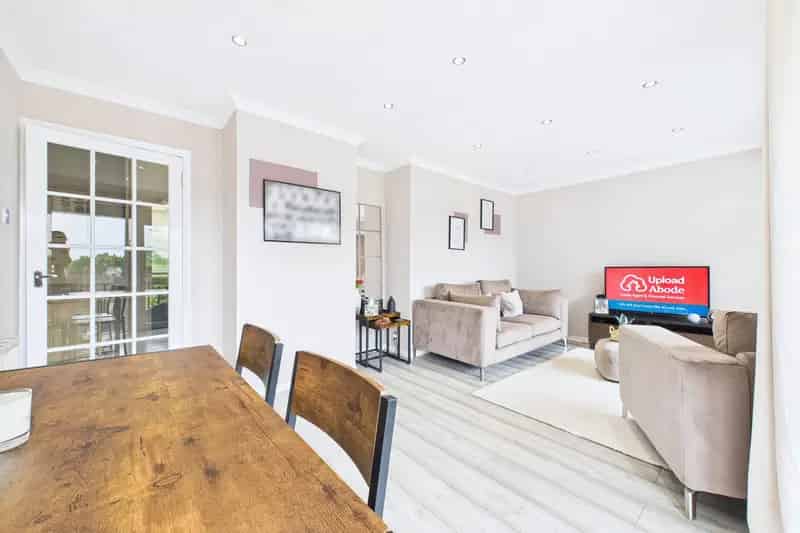 2 Bedroom Flat House to Rent in Burns Park