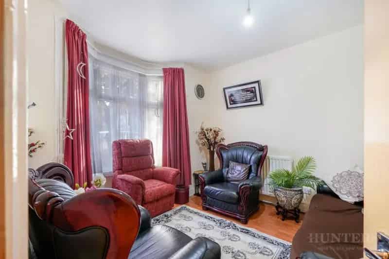 3 Bedroom House For Sale Asplins Road London