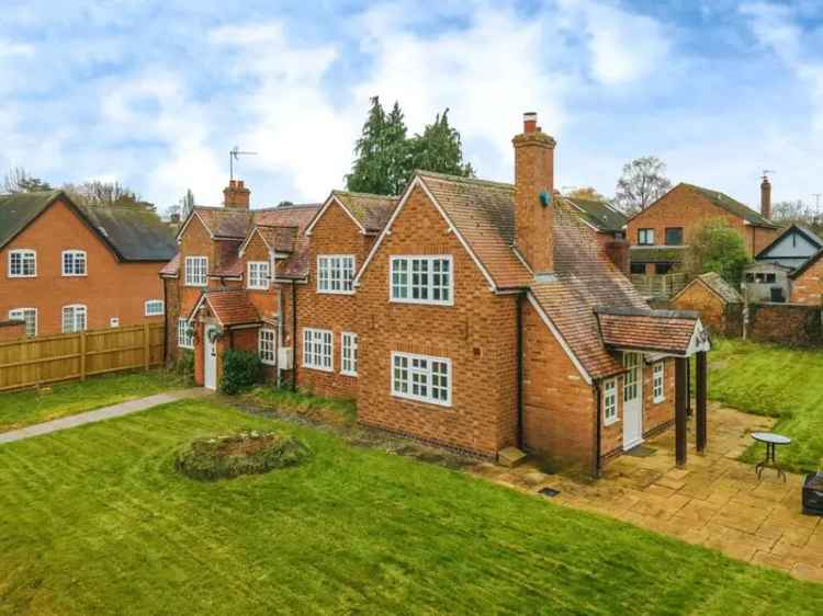 4 bedroom Detached House for sale, Birdingbury, Warwickshire, CV23