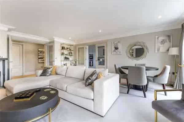 Luxury Apartment Kingswood Ascot 2 Beds 2 Baths