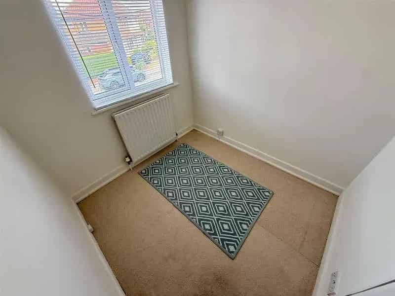 3 Bed House For Sale Large Garden No Upward Chain