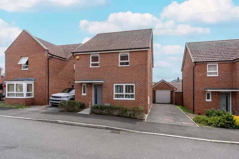 4 Bedroom Detached House for Sale in Lyde Green