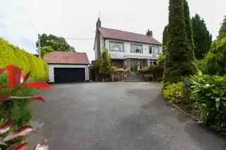 6 Bedroom Family Home with Detached Garage and Landscaped Gardens