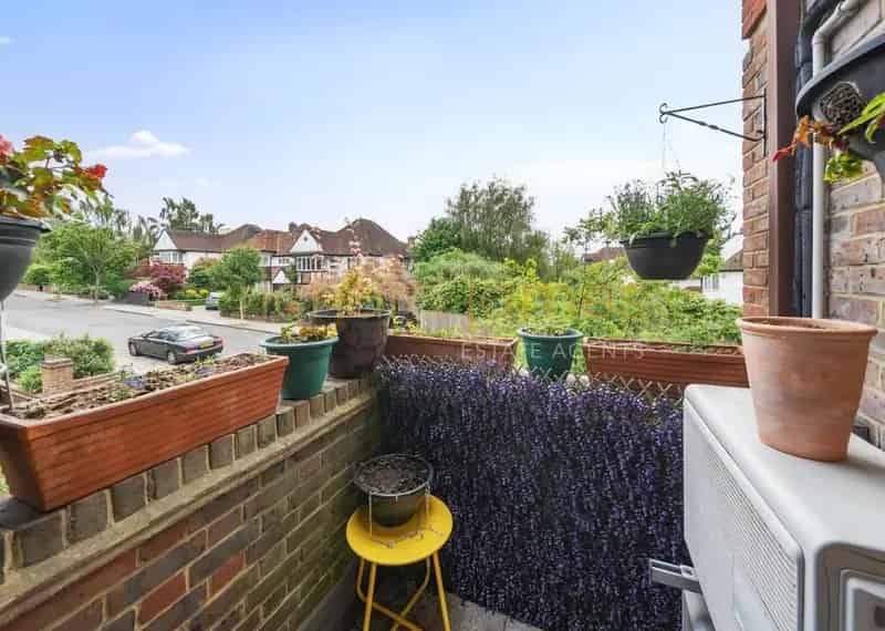 3 Bed Flat for Sale Near Finchley Central