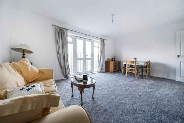 2 Bed Top Floor Apartment Burgess Park Off Street Parking Chain Free