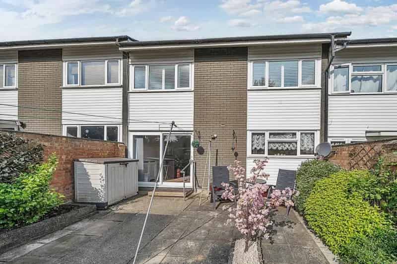 3 Bedroom Terraced House For Sale Near Schools and Amenities