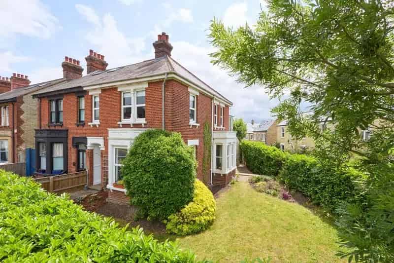 4 Bedroom Semi-Detached House for Sale in Cambridge