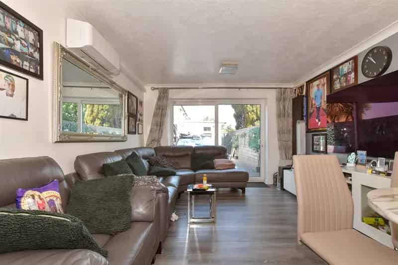 3 Bedroom Terraced House For Sale Near Elizabeth Line