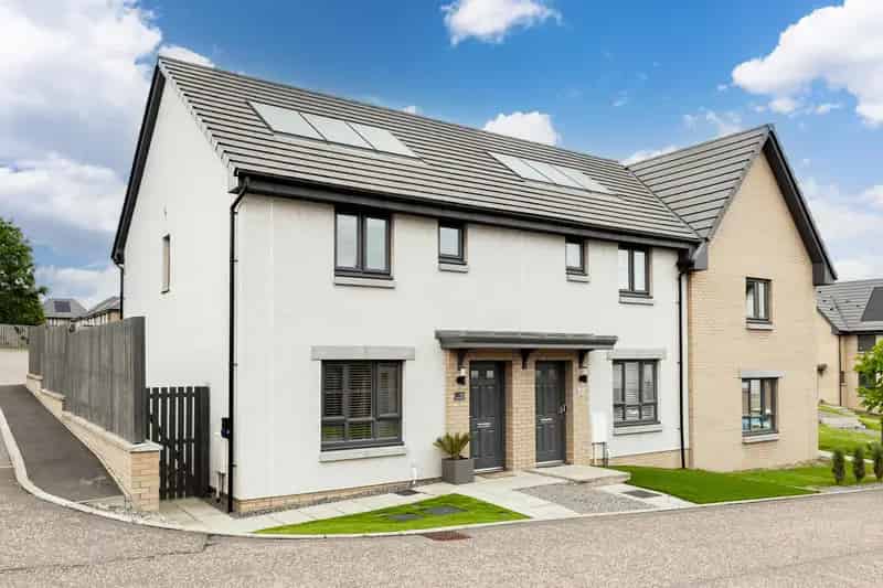 3 Bed End Terrace House Countesswells Gas CH Double Glazing Solar Panels