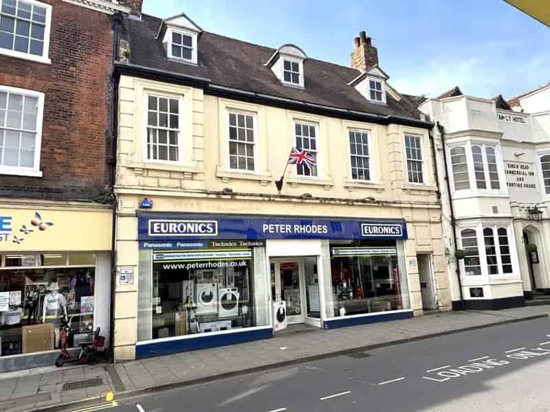 Retail Unit 2 Bed Flat 14 Car Park Louth Redevelopment Potential