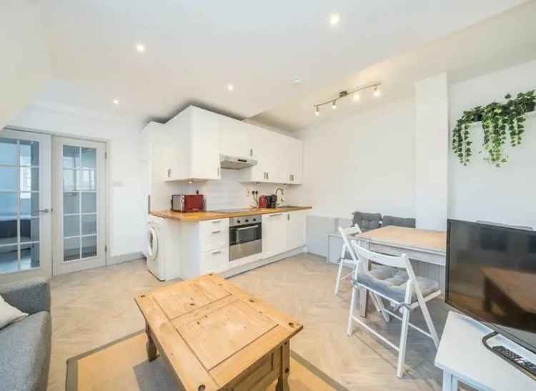 Flat For Sale in City of London, England