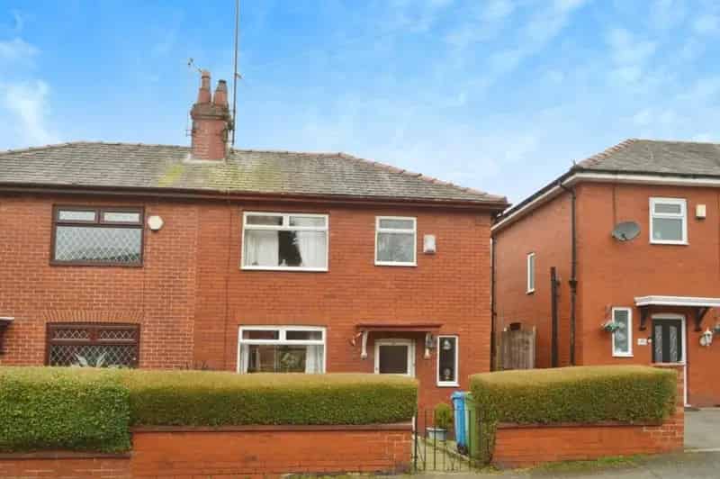 3 Bed Semi-Detached House For Sale Requiring Modernisation