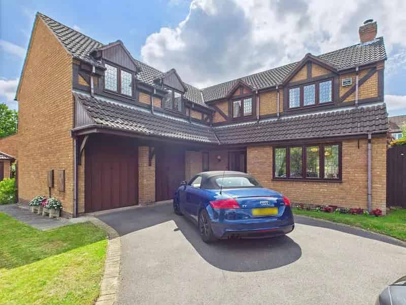 5 Bedroom Detached House for Sale
