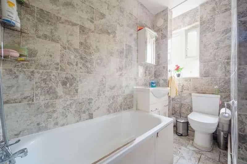 3 bed flat for sale