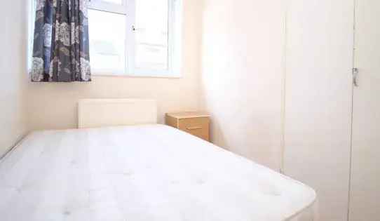 1 Room Flat 24m² Near Aldgate East Station London