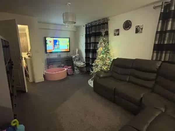 2 Bedroom Flat Colchester Braiswick Estate Parking