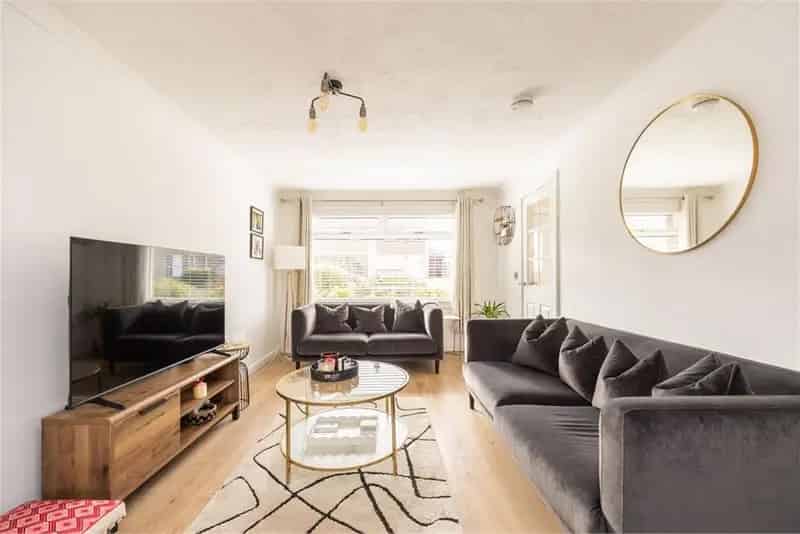 3 Bed Semi Detached House with 2 Reception Rooms Currie