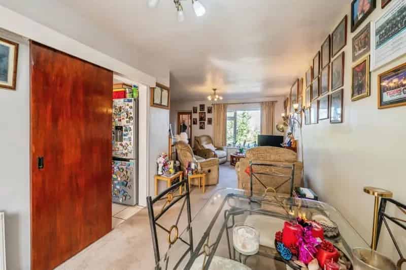 3 Bed End Terrace House Near Worcester City Centre and Hospital