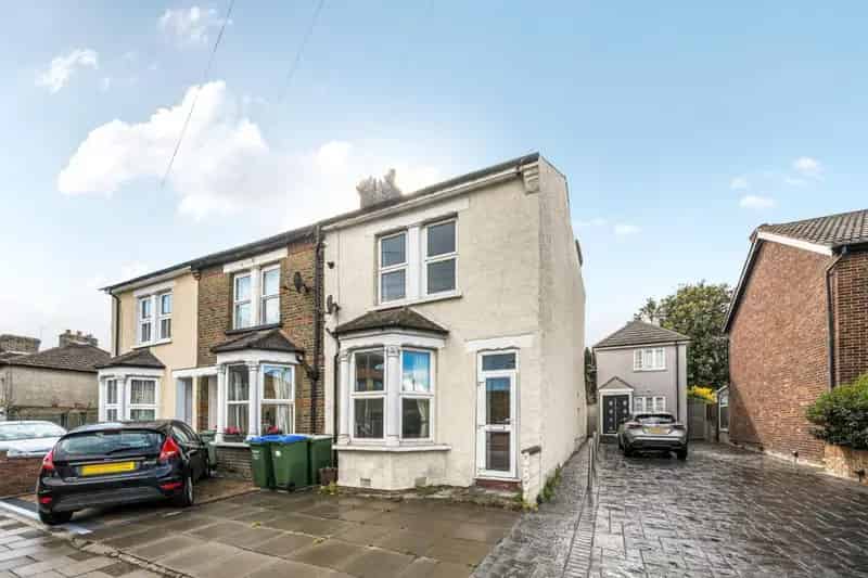 3 bedroom House
 For Sale 
Total Size: 1126 SQ FT