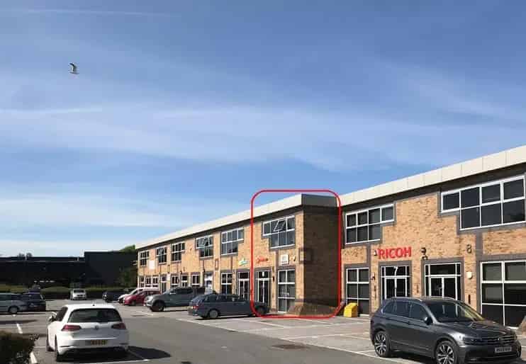Modern Office Space 1655 sq ft, 5 Parking, High Speed Fibre