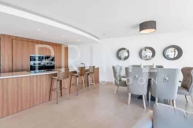 Luxury Flat for Sale in St George Wharf Tower London